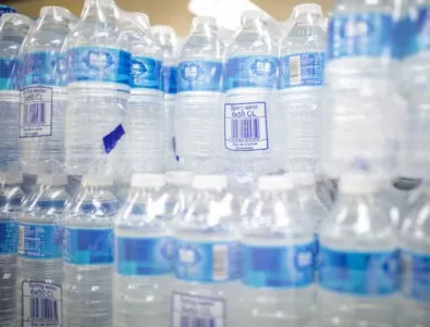 И в българската бутилирана вода има пластмаса, но тя била малко
