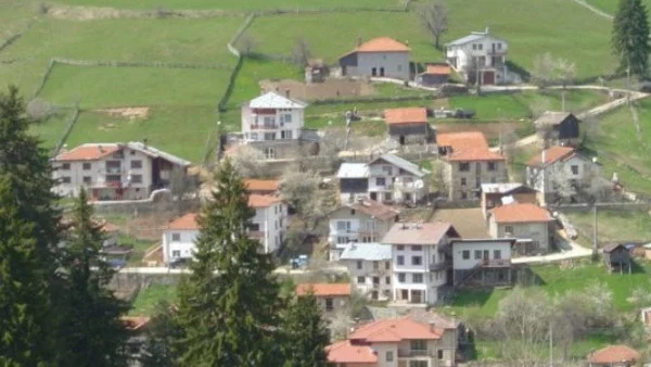 Родопско село излиза на протест, пренасочват им парите за ремонти