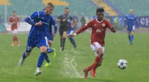 {{ otherArticle[0].article.title }}