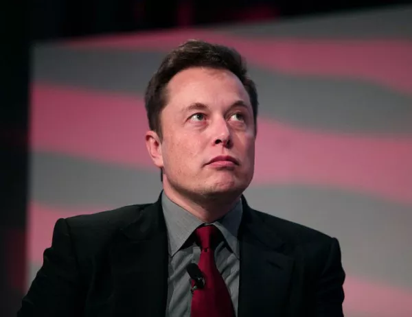 Мъск обеща да отстрани недостатъци в знаков модел на Tesla