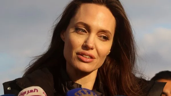 Анджелина Джоли иска повече пари от Брад Пит