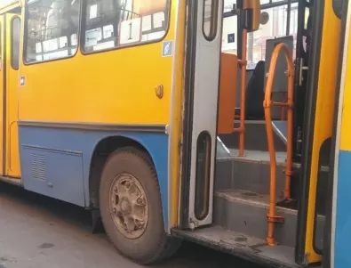 Възрастен мъж пострада в автобус на градския транспорт в Бургас