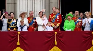 Кой колко е богат в британското кралско семейство 