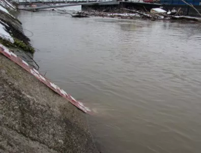 Автомобил падна в река край Разлог