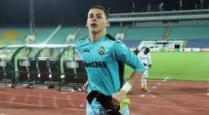 Олимпиакос пак тръгна след Стергиакис