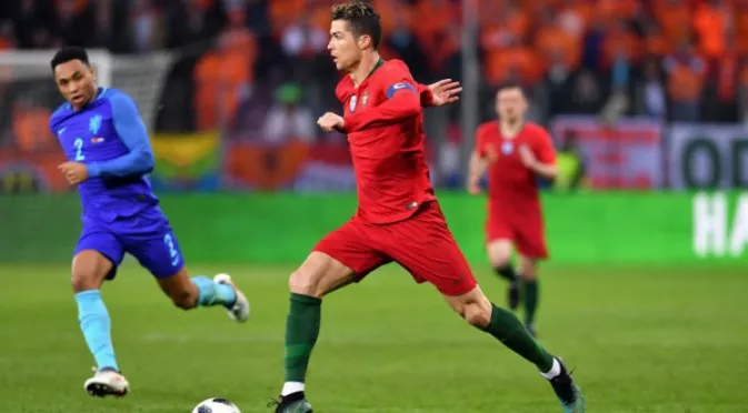 Холандия мушна 3 безответни гола на Португалия за едно полувреме
