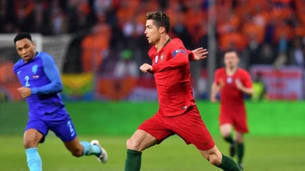 Роналдо получи целувка от фен (ВИДЕО)