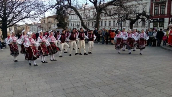 Българите в Украйна изпращат Баба Марта с празненство