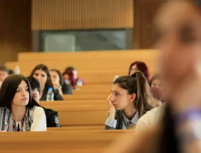МОН предлага онлайн кандидатстване на българи от чужбина в държавни университети у нас