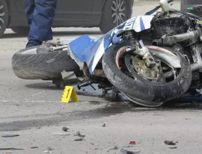 Моторист самокатастрофира в София, откаран е в болница с тежки счупвания 
