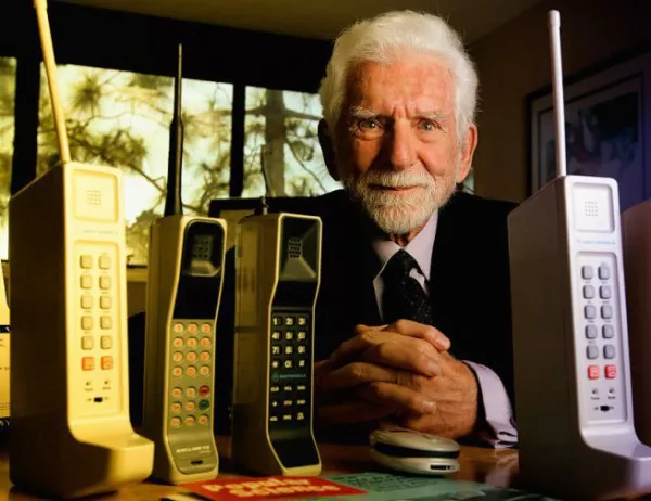 Мобилният телефон става на 45 години