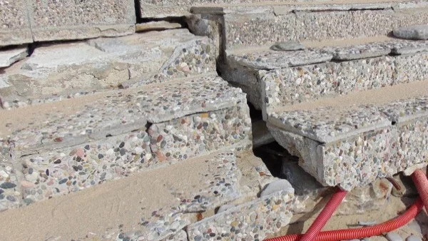 Сменят вековни каменни стълбища във Велико Търново с прост бетон 