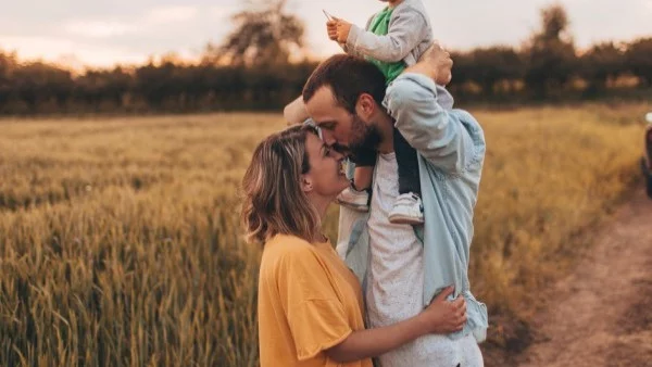 В Украйна предлагат да заменят думата "родители" с "роднини" в учебниците