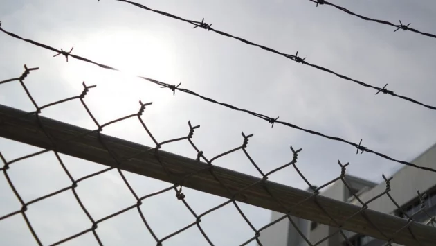 В САЩ освобождават затворници с леки присъди