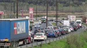 Новите коли в България се увеличават с 10% през февруари
