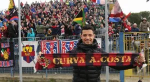 Уж за автограф: Фенове нападнаха играч на Болоня