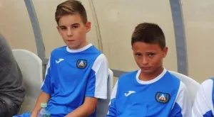 {{ otherArticle[0].article.title }}