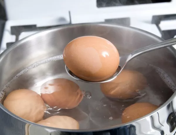 Как да не пукнем яйцата за Великден, докато ги варим 