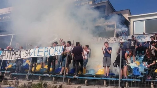 Десетки фенове на "Левски" задържани след тежкия инцидент с полицайка на дербито