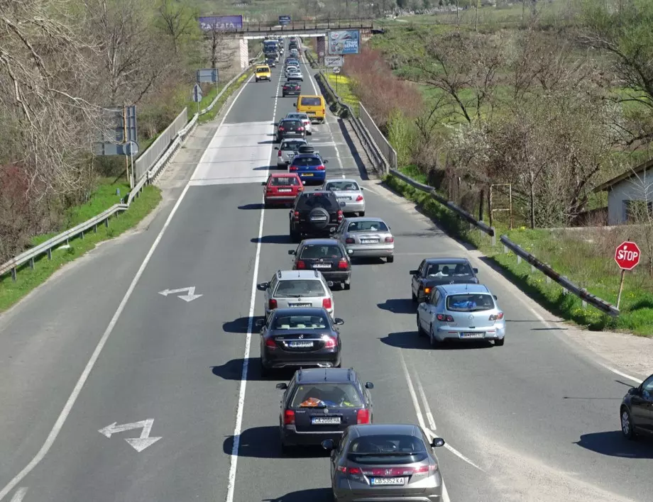 АПИ: Няма осветление в района на пътен възел Благоевград Юг 