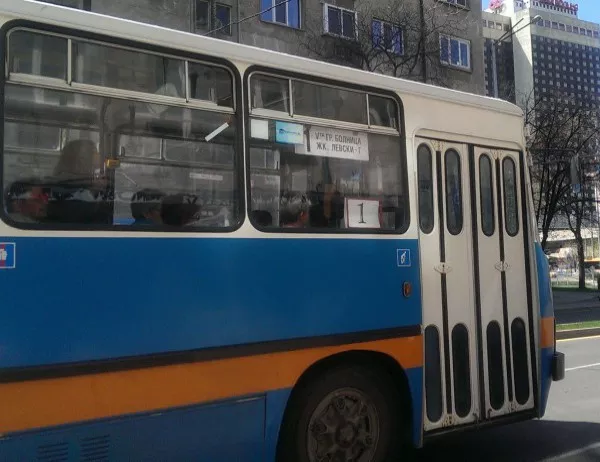 Опасно шофиране на тролей в София (СНИМКА)