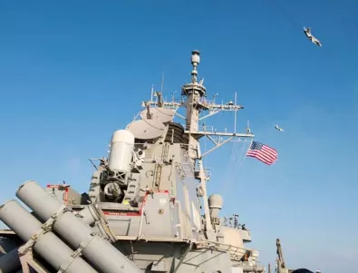 САЩ преместиха военен кораб с ракети 