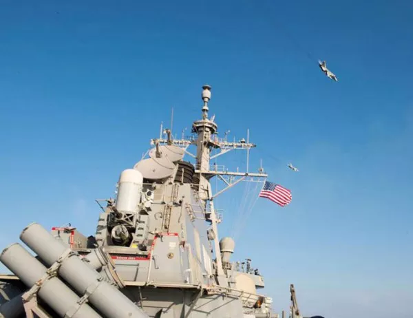 Американски военен кораб приближава единствената руска военноморска база в Сирия