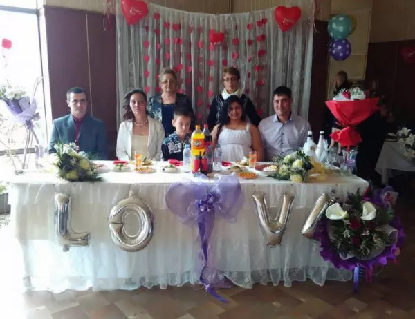 Родопско село финансира купоните на децата, празнуваха и двойна сватба