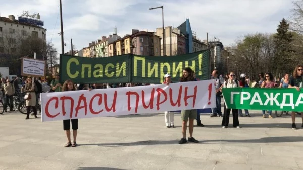 Протестите в защита на Пирин вече са и срещу строежите по морето