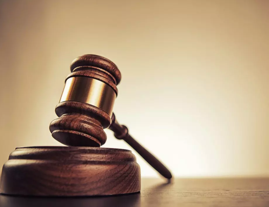 Глобиха лекар и медицинска сестра за изготвяне на неистински документи