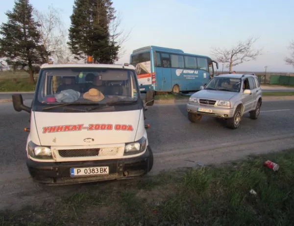 Катастрофа между автобус, микробус и джип на пътя Русе - Разград