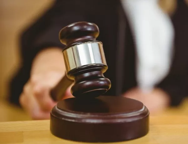 Жена осъди общината в Русе, счупила си таза при подхлъзване