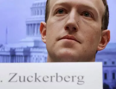 Акционерите на Facebook поискаха оставката на Зукърбърг 