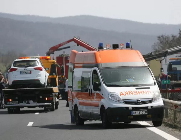 Ранените при катастрофата край Вакарел остават на лечение