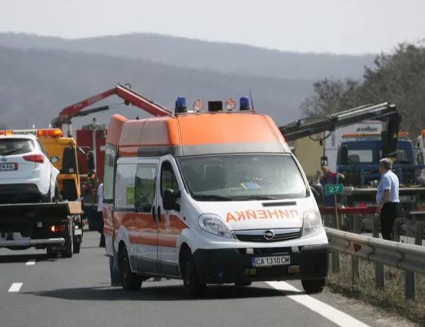 Пътнически бус катастрофира на АМ "Тракия", пак има жертви