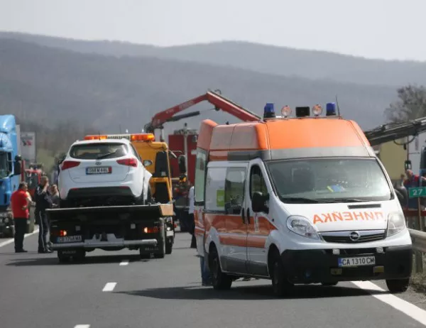 Шофьорката, предизвикала катастрофата край Вакарел, остава в ареста