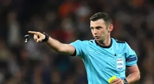 От Саудитска Арабия предлагат на топ съдия 12 пъти повече от това, което взима в Англия 