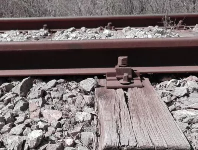 Влак премаза мъж на релсите край Благоевград