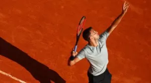 С много битка Григор осъществи обрат и продължава напред в Монте Карло