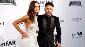 Неймар се снима в еротична реклама с гаджето си (СНИМКИ+ВИДЕО)