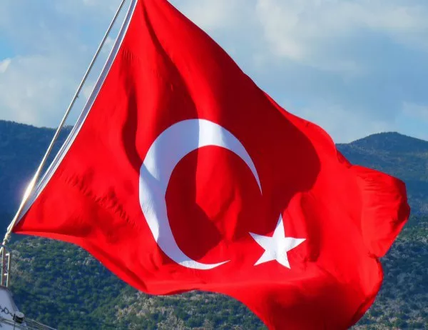 3-ма убити и 8 ранени при нападение срещу управляващите в Турция