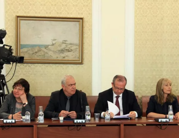 Комисията по енергетика изслуша четирима кандидати за членове на КЕВР