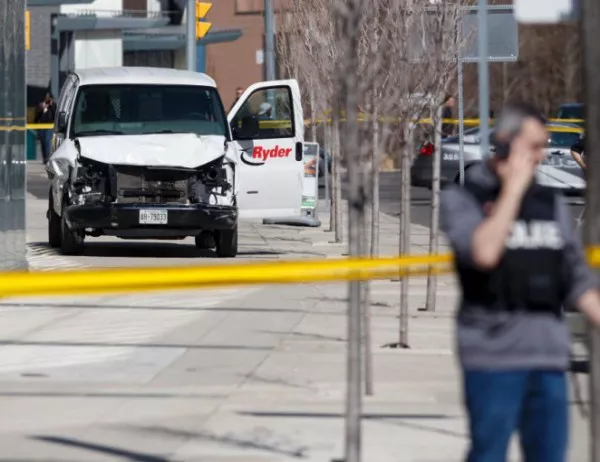 Полицай-герой арестува атентатора от Торонто с риск за живота си (ВИДЕО)