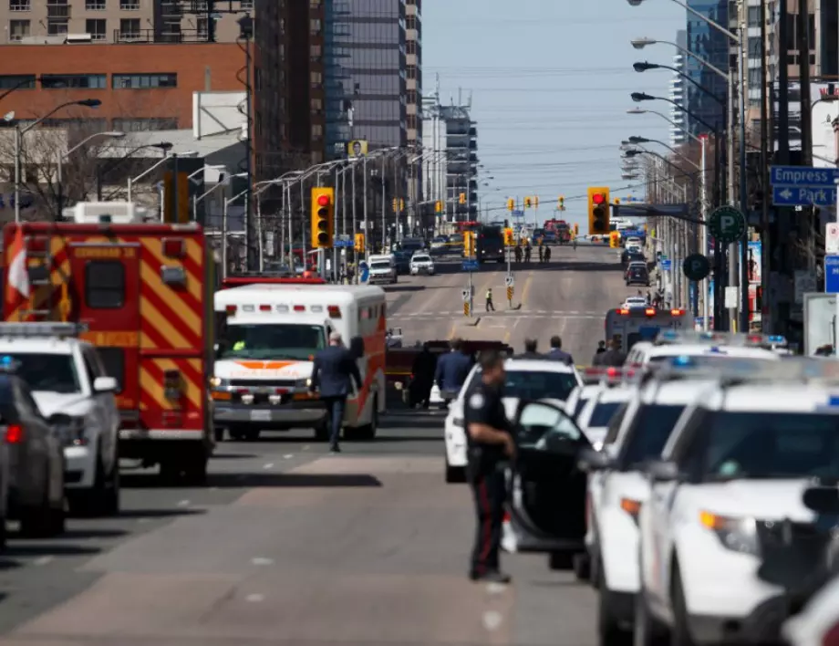 Стрелба в предградие на Торонто, има убити