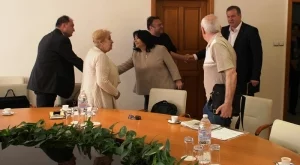 Петкова се срещна с протестиращи срещу "Топлофикация"
