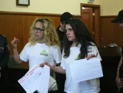 Иванчева и Петрова са със забрана да напускат страната