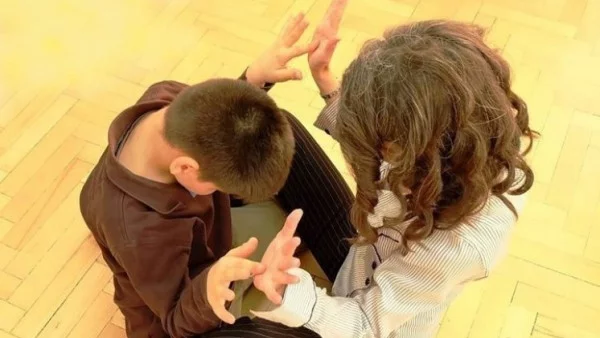 Алтернативни методи на комуникация при сляпо-глухи хора представят в Бургас