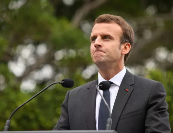 Френското правителство оцеля след два вота на недоверие в един ден
