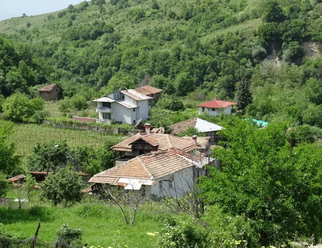 Пустеещи къщи в селата у нас се продават на символични цени