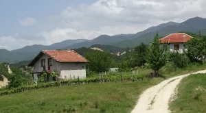 Пустеещи къщи по селата се продават за символични суми